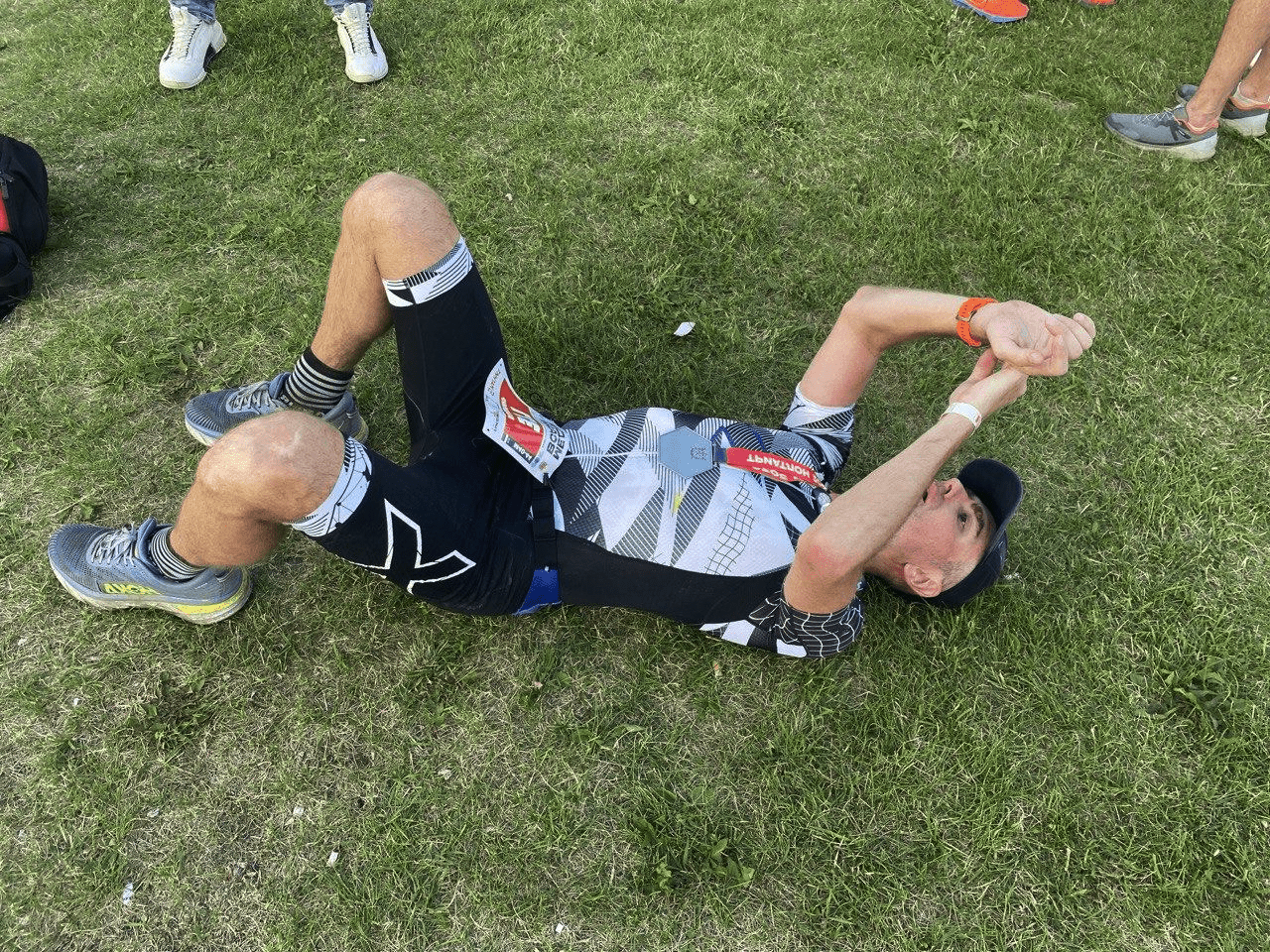 Финиш Ironman — лежу на траве